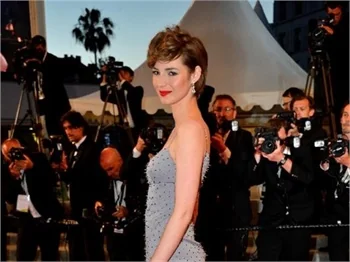 Cannes'da dekolte günü