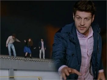 Nisan çatıdan düştü!