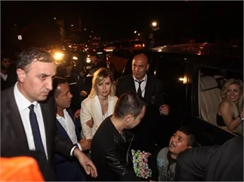 Serdar Ortaç 1. yılı kutladı, ayakta zor durdu!