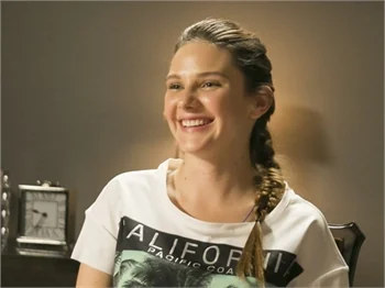 Alina Boz saçlarını kazıttı