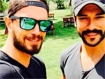 Murat Boz filminin senaryosunu paylaştı