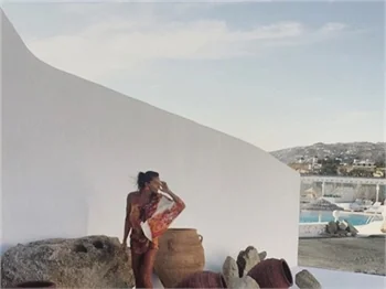 Mykonos ikoncanı Eda Taşpınar