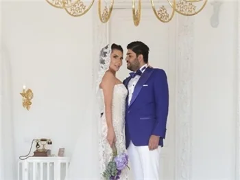 Ebru Yaşar balayında dudak dudağa!
