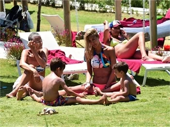 Ve Çağla Şikel bikini sezonunu Bodrum'da açtı!