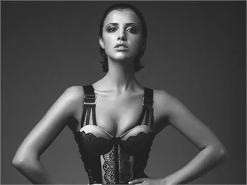 Lucy Mecklenburgh tatilde!