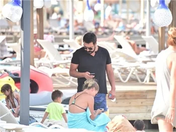 Bülent İnal ve Melis Tüysüz çifti tatilde