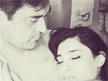 Burak Hakkı ve sevgilisinin romantik tatili
