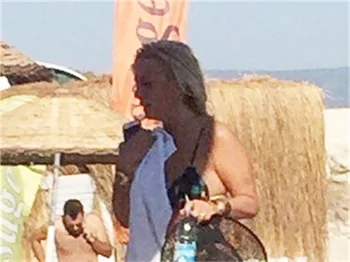 Saba Tümer bikini yakalandı