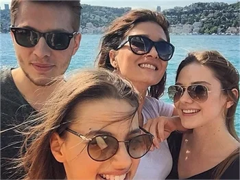 Paramparça'nın Cansu'su Leyla Tanlar tatilde