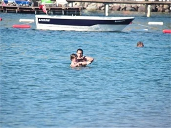 Ecem Üstündağ ve küçük "Muro" tatilde
