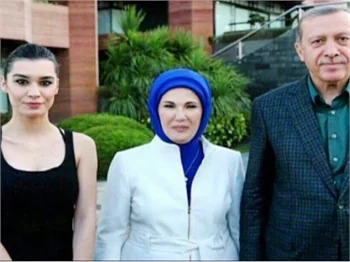 Cumhurbaşkanı iftar yemeğinde ünlü isimlerle buluştu!