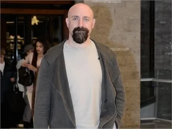 Halit Ergenç her dakika orayı izliyor!