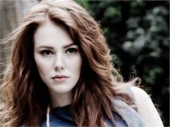Elçin Sangu ilkokul fotoğrafıyla şaşırttı