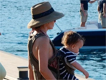 Nil Karaibrahimgil oğluyla Bodrum'da