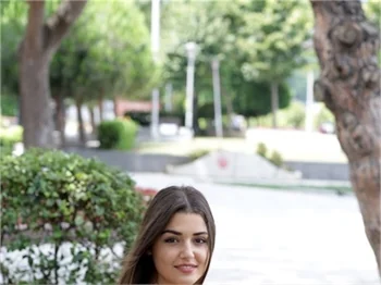 Hande Erçel: Hayal kurmaya aşığım