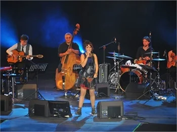 ZAZ konserine ünlü akını!
