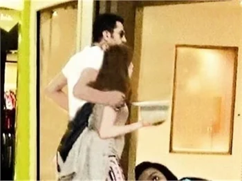 Sinem Kobal ve Kenan İmirzalıoğlu Çeşme yolunda