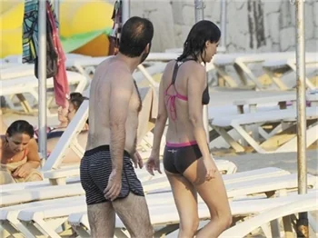 Nehir Erdoğan ve Ahmet Sesigürgil tatilde