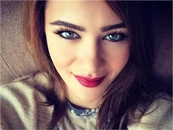 Güzel oyuncu sette fenalaştı!