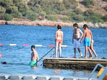 Gonca Vuslateri bikinili yakalandı!