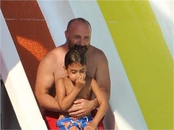 Halit Ergenç'in kardeşi zehirli balığa bastı