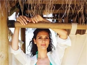 Bergüzar Korel gece gündüz Cihangir'de