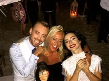 Eliz Sakuçoğlu'nun dekoltesi şaşı etti