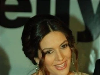 Bergüzar Korel'den hamilelik sorusuna yanıt