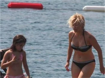 Berna Laçin'in kızı Ada annesinin boyuna yetişti