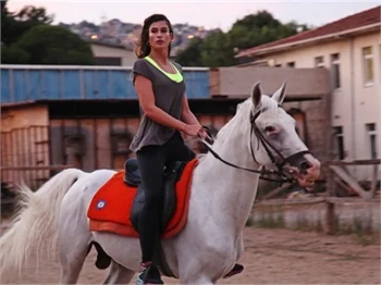 Berrak Tüzünataç'a 'Filinta' sevgili!
