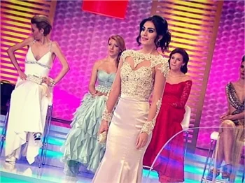 Nur Bozar'dan olay yaratan bikinili paylaşım