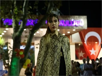 Ünlü mankenler fırtına gibi esti!