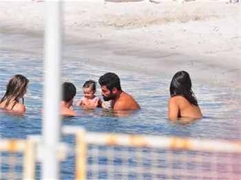 Yade babasının kopyası!