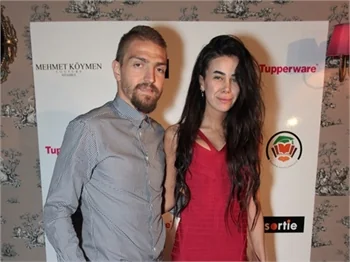 Asena istedi, Caner aldı!