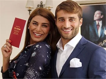 Ebru Şancı Alpaslan Öztürk’le Eskişehir'de evlendi!