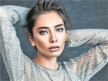 Kadir Doğulu'ya Neslihan ve Burak Özçivit'in öpüşme sahnesi soruldu