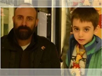 Ali annesinin kafesinde çalışıyor!