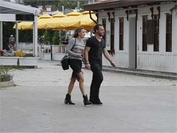 Serenay Sarıkaya ile Kerem Bürsin arasında soğuk rüzgarlar!