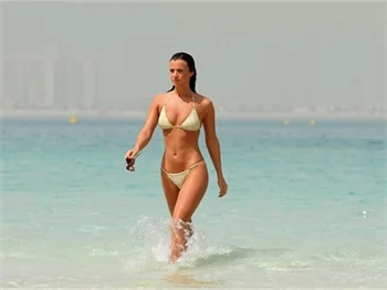 Lucy Mecklenburgh spor hocasıyla tatilde!