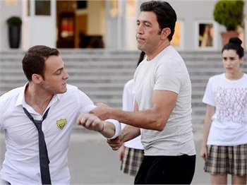 Emre Kınay: Kerem Bürsin ile tiyatro yapacağız
