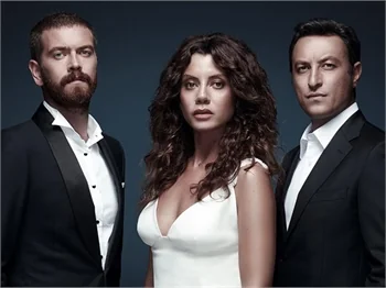Gökçe Bahadır 2 aşk arasında!