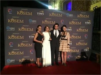 Beren Saat'in kıyafetinin fiyatı dudak uçuklattı!