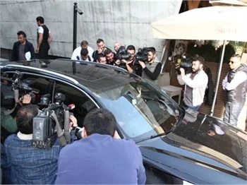 Arda Turan ve sevgilisi Aslıhan Doğan galibiyeti kutladı