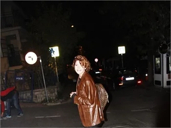 Hülya Avşar'dan gecikmeli kutlama!