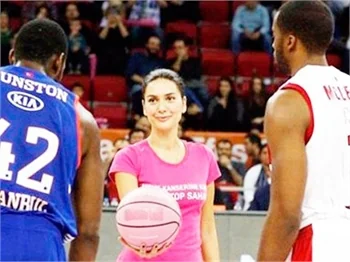 Bergüzar Korel'den hava atışı!