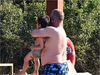 Cem Yılmaz, eski eşi Ahu Yağtu ve oğlu Kemal'le buluştu