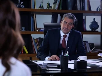 Paramparça, Romanya'da zirvede!