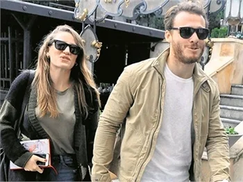 Kerem Bursin aşkını yazıyor!