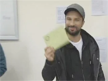 Tarkan 1 Kasım'da oy kullanırken mühür ve pusulayı unuttu