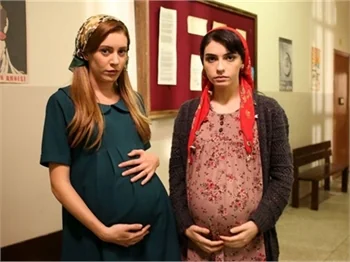 Sinem Kobal ile Hazar Ergüçlü, Analar ve Anneler'i anlattı!